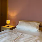 Weingut Und Gaestehaus Holger Alt Bed and Breakfast